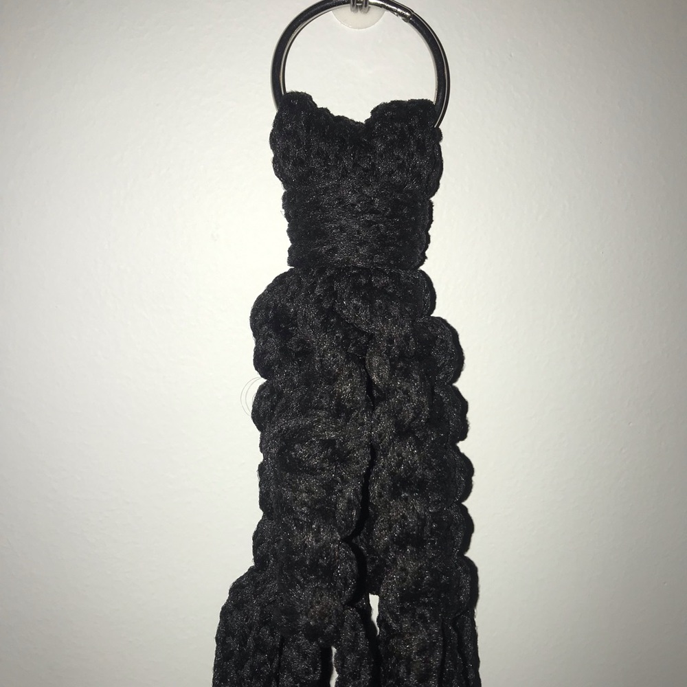Macrame plant hanger - Picture 2 of 4
